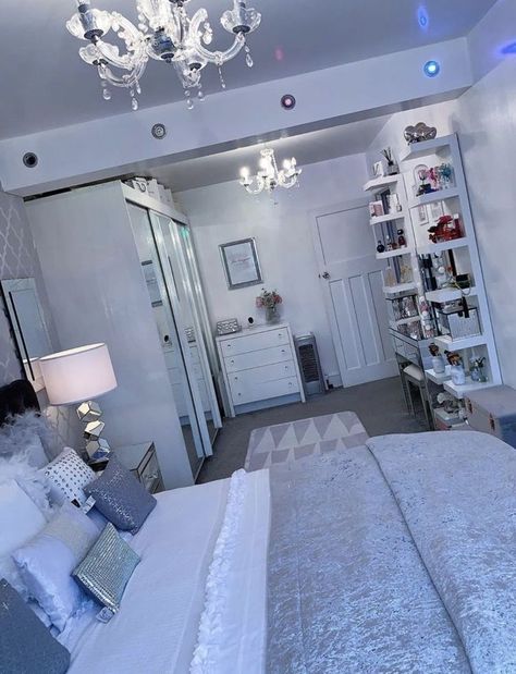 Gang Leader, Bedroom Decor For Teen Girls, Girl Bedroom Designs, Teen Room Decor, Redecorate Bedroom, Dream House Rooms, Teen Bedroom Decor, Luxury Rooms, Room Design Bedroom