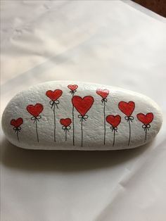 Valentine's Painted Rocks, Rock Painting Heart Ideas, Rock Painting Valentine Ideas, Heart Shaped Rocks Ideas, Rock Painting For Boyfriend, Heart Rocks Painted, Stenmaling Ideas, Valentine Rock Painting Ideas, Valentines Day Painted Rocks