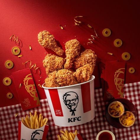 KFC - PROJECT TET :: Behance Standing Banner Design, Fried Chicken Restaurant, Food Photoshoot, Social Media Advertising Design, Food Projects, Photography Food, Graphic Design Lessons, Food Packaging Design, Candy Recipes