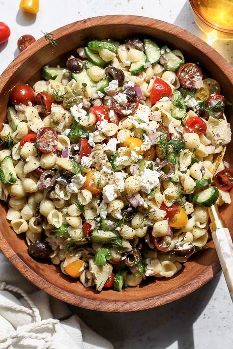 Easy Weekday Lunches, Pasta Salad Vegetarian, Feta Dressing, Weekday Lunches, Greek Pasta Salad Recipe, Traditional Greek Salad, Greek Pasta Salad, Salad Vegetarian, Pasta Salad Ingredients