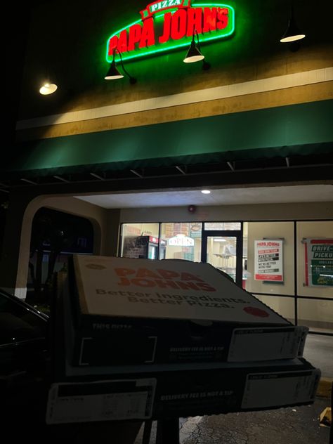 Papa Johns 🍕 #pizza #food Papa Johns Pizza Aesthetic, Papa Johns Aesthetic, Karma Pictures, Late Night Pizza, Olive Pizza, Papa Johns Pizza, Papa John’s, Midwest Princess, Night Run