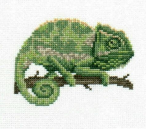 Chameleon Pattern, Counted Cross Stitch Patterns Free, Cat Cross Stitches, Nature Cross Stitch, Bead Sprite, Chameleons, Melty Beads, Chart Design, Cross Stitch Patterns Christmas