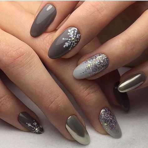 silver-glitter-on-ring-finger-dark-grey-nail-polish-snowflakes-with-rhinestones-nail-colors Grey Christmas Nails, Nagel Stamping, Stars Nails, 2019 Nails, Elegant Nail Art, Nail Colors Winter, Purple Nail, Nails Winter, Nails Christmas