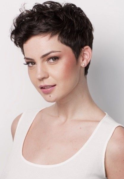 Short Wavy Pixie Haircut Wavy Pixie Cut, Trendy We Fryzurach, Curly Pixie Hairstyles, Short Curly Pixie, Curly Pixie Haircuts, Wavy Pixie, Thick Wavy Hair, Curly Pixie Cuts, Super Short Hair