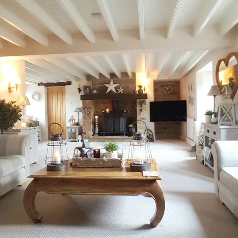 Light and airy lounge...painted beams bring lightness to the room.... Living Room Cottage, Country Lounge, Cottage Lounge, Painted Beams, Beams Living Room, English Cottage Interiors, Country Cottage Interiors, Snug Room, Sitting Room Design