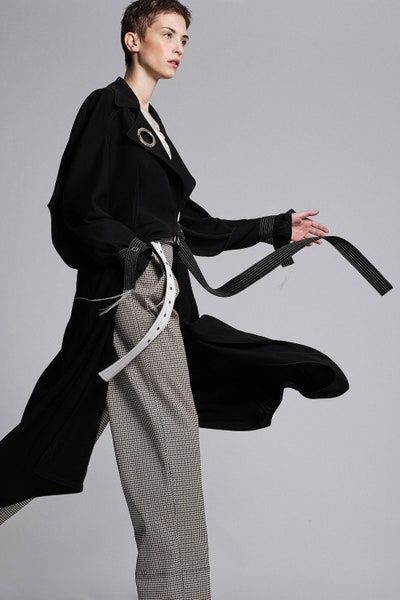 Yigal Azrouël Fall 2018 Ready-to-Wear Collection - Vogue Fashion Design Inspiration, Urban Fashion Girls, Urban Wear Women, Urban Fashion Trends, Tim Walker, Urban Fashion Women, Urban Dresses, Fashion Night, Black Women Fashion