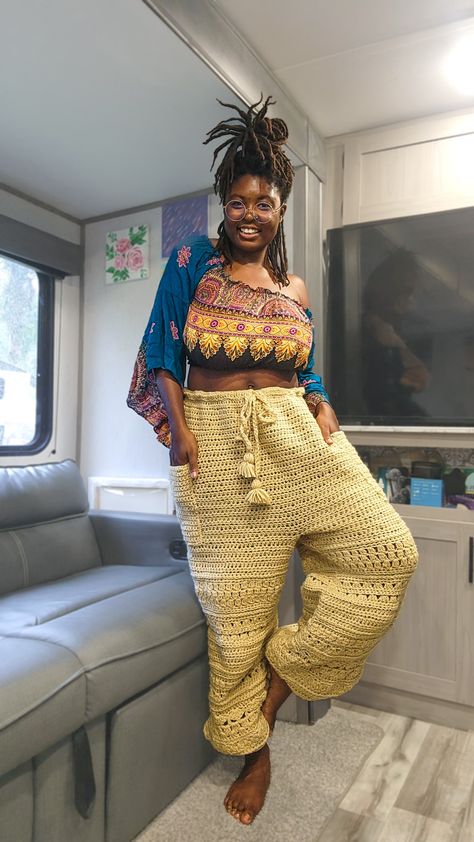 Crochet Yoga Pants Free Pattern, Crochet Pants Plus Size, Crochet Wrap Pants Pattern, Crochet Harem Pants Pattern, Crochet Pants Free Pattern Women, Crochet Hippie Pants, Crochet Sweat Pants Pattern Free, Crochet Scrap Yarn Pants, Crochet Beach Pants Pattern Free