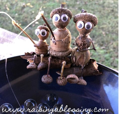 Acorn People How To Make, Pinecone Fairies, Waiting For Autumn, Acorn People, Acorn Craft, Nature Ornaments, Acorn Art, Camp Ground, Pinecone Crafts Christmas