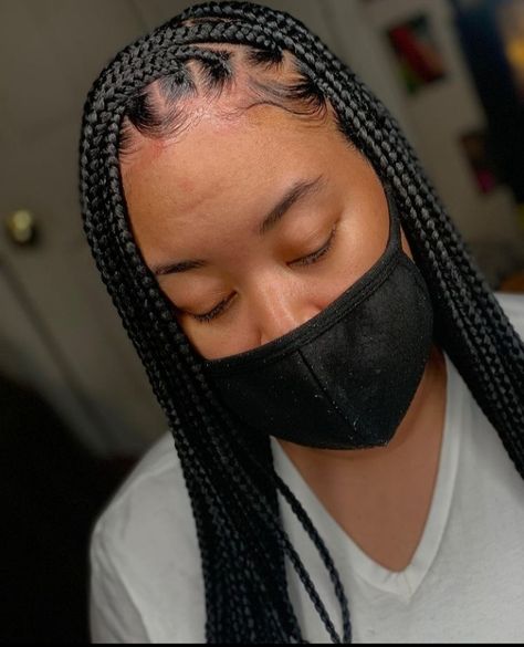 Box Braid Side Part Hairstyle, Box Braids With Side Part, Box Braids Traditional, Knotless Box Braids Bra Strap Length, Knotless Braids Accessories, Small Traditional Box Braids, Buttlength Knotless Box Braids Medium, Big Twist Braids Hairstyles, Long Ponytail Hairstyles