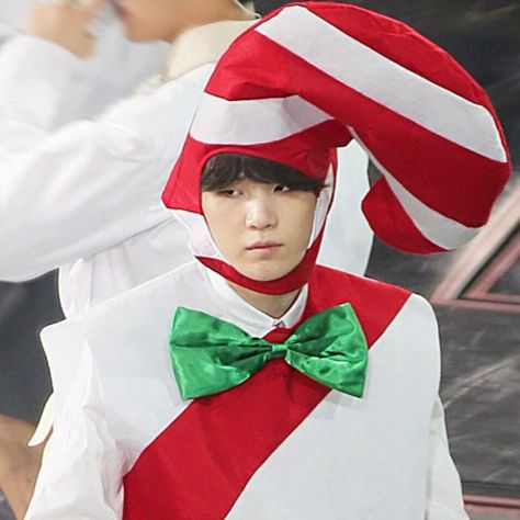 Suga Christmas, Yoongi Christmas, Christmas Profile Pictures, Yoongi Icon, Bts Christmas, Christmas Memes, Christmas Concert, Christmas Icons, Min Yoongi Bts