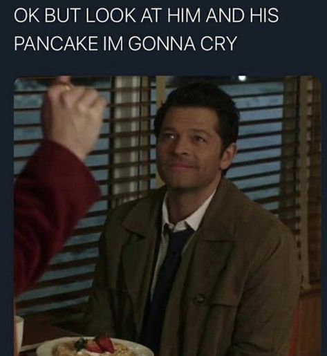 Funny Castiel, Supernatural Wings, Supernatural Makeup, Supernatural Jokes, Supernatural Castiel, Spn Memes, Supernatural Actors, Castiel Supernatural, Supernatural Fan Art