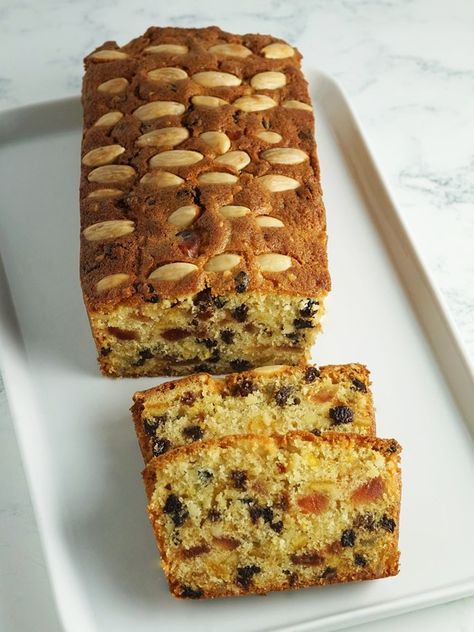 Genoa Cake Recipe, Light Fruit Cake Recipe, Genoa Cake, Sultana Cake, Fruit Cake Recipe Easy, Light Fruit Cake, Fruit Loaf, Madeira Cake, Cake Loaf