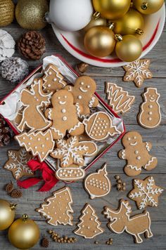 Christmas Biscotti Recipe, Gingerbread Biscotti, Cream Cheese Buttercream Frosting, Gingerbread Cookies Decorated, Cute Christmas Cookies, Gingerbread Man Cookies, Cookie Frosting, Christmas Sweets, Xmas Food