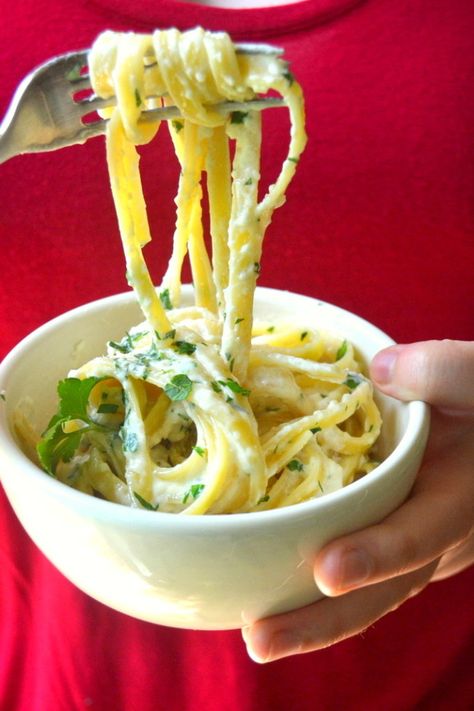 This Lemony Fettuccine Alfredo recipe is one of my personal favorites.  You can make this creamy pasta quickly and easily from pantry staples, and the flavor is so bright and vivid! #fettuccine #fettuccinealfredo #pasta #pastaalfredo #comfortfood #dinner #easydinner Fettuccine Alfredo Recipe, Alfredo Recipes, The View From Great Island, Fettuccine Alfredo Recipes, Alfredo Recipe, Life Kitchen, Fettuccine Alfredo, Perfect Pasta, Celebrity Chefs