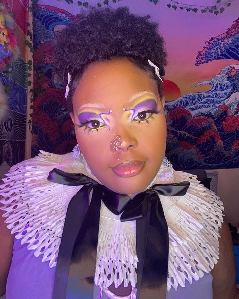 Be who you are for your priiiiiiiiiiidddeee 🎶 HAPPY PRIDE MONTH!!!! I wanted to start this month off by doing this nonbinary look ✨ If you didn’t know, I’m actually nonbinary!!! I’m a nonbinary femme to be exact 💅🏾 I came out about my nonbinary background two years ago after identifying as gender-fluid nearly a decade ago. I love being able to express my gender identity however I please but especially through makeup. I’m so happy with how this look turned out. Nose cuff from @empressbyadany... Nonbinary Pride Makeup, Nonbinary Background, Nonbinary Makeup, Nose Cuff, Non Binary Pride, Pride Makeup, Gender Fluid, Happy Pride Month, Happy Pride