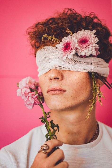 Pink Back drop. Ginger model with closed eyes . Covered in flowers. Flower Portrait Photography, Valentines Day Photoshoot, Canon Eos M50, Paper Makeup, Flower Portrait, Male Portrait Poses, Flowers For Men, Coin Photo, Art Male