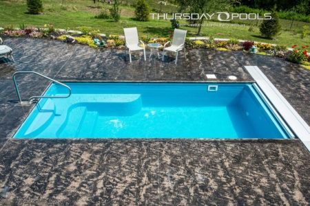 Fiberglass Pool Ideas Backyards, Fiberglass Pool Ideas, Small Fiberglass Pools, Fiberglass Pool Designs, Thursday Pools, Spool Pool, Entry Steps, Swimming Pool Pond, Pools For Small Yards