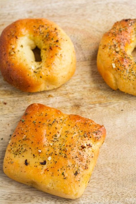 Easy Keto Bagels, Keto Bagel Recipe, Keto Bagel, Bagels Recipe, 1000 Calorie, Low Carb Bagels, Zero Carb Foods, Healthy Low Carb Dinners, Keto Baking