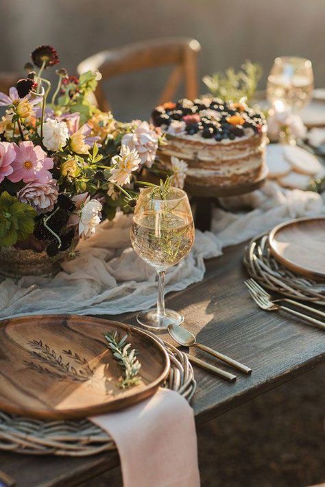 Unique Bridal Shower Themes, Bridal Shower Themes, Deco Champetre, Table Setting Inspiration, Unique Bridal Shower, Love And Friendship, Spring Party, Girl Things, Whimsical Garden