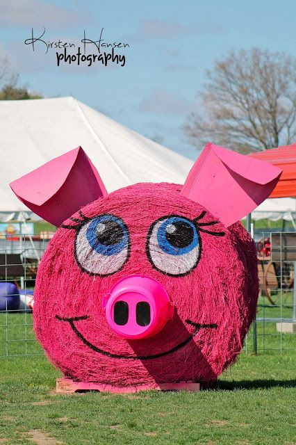 Hay Bale Animals, Hay Bale Painting Ideas, Painted Hay Bales Fall, Round Hay Bale Decorating Ideas Fall, Hay Bale Art Ideas, Halloween Hay Bale Ideas, Round Hay Bale Decorating Ideas, Hay Bales Decorations, Painted Hay Bale Ideas