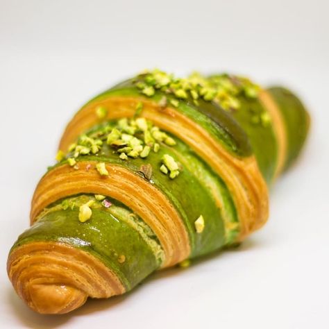 Pistachio Bicolore Croissant With Pistachio Cream Pistachio Crossaint, Pistachio Delight, Laminated Dough, Pistachio Paste, Mulberry Fruit, Fresh Snacks, Matcha Cake, Croissant Recipe, Pistachio Cream