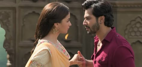 Kalank, bollwyood romantic couple, Alia Bhatt and Varun Dhawan Bollywood Scenes, Bollywood Romance, Romantic Bollywood, The Love I Want, Playlist Name, Let's Talk About Love, Alia And Varun, Desi Things, Oh Love