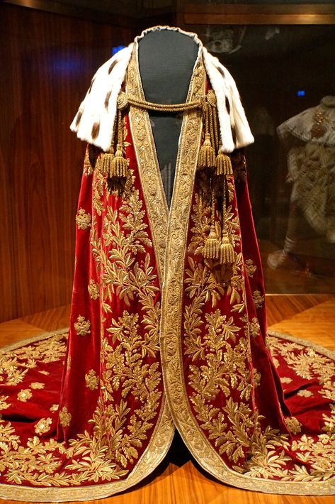 Coronation Robes, King Outfit, Court Dresses, Royal Clothing, Mode Chanel, Royal Dresses, Historical Costume, Fantasy Clothing, Fantasy Fashion