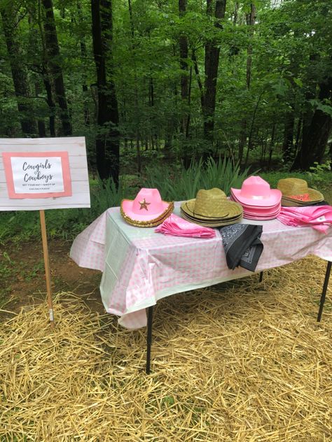 Decorate Cowboy Hat Cowgirl Party, Cowgirl Hat Decorating Party, Cowgirl Themed Birthday Party, Cowgirl And Cowboy, Kids Cowboy Hats, Western Birthday Party, Hats For Kids, Cowboy Birthday Party, Western Birthday