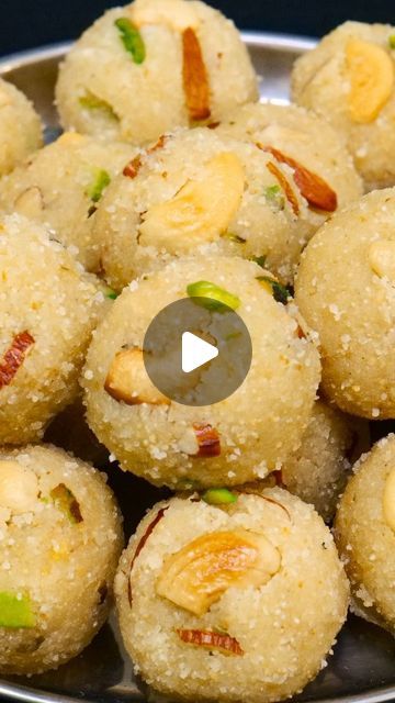 Rava Laddu Recipe Video, Rava Laddu Recipe, Laddoo Recipe, Rava Ladoo, Coconut Ladoo Recipe, Recipe Step By Step, Sweet Dishes Recipes, Indian Sweet, Cardamom Powder