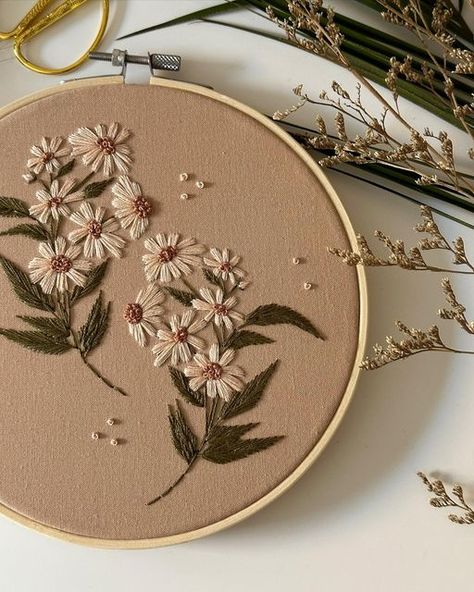 Olivia Embroidery, Floral Interior Design, Daisy Embroidery, Embroidery Lessons, Crochet Knit Stitches, Hoop Embroidery, Floral Interior, Friday Evening, Embroidery Stitches Tutorial