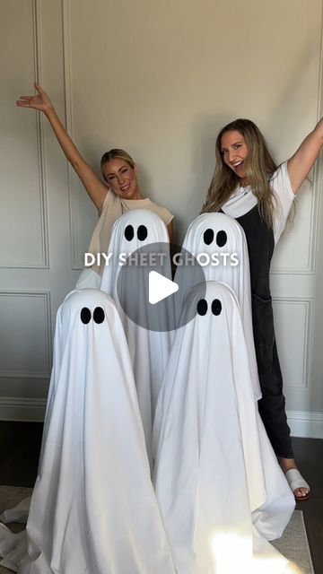 Sheet Ghosts, How To Make Ghosts, Ghost Sheet, White Bed Sheets, Ghost Diy, Sheet Ghost, Ghost Costume, Diy Wrap, Tomato Cages