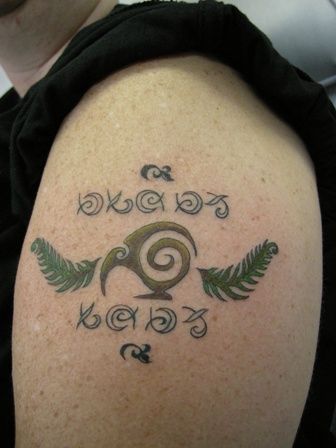 Kiwi spiral tribal Tattoo Kiwi Tattoo, Nz Tattoo, Common Tattoos, Tattoo Parlors, Paw Print Tattoo, Kiwi, Sleeve Tattoos, Tatting, New Zealand