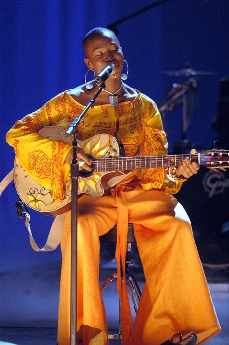 INDIA ARIE Indie Arie, India Arie, Orange Power, Aries Aesthetic, Guitar Girl, Vintage Black Glamour, Black Photography, Neo Soul, Black Music