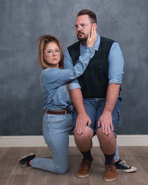 Awkward Couple Photoshoot, Jcpenny Photos, Awkward Family Photos Christmas, Awkward Couple, Funny Family Portraits, Awkward Family Pictures, Best Friend Picture Ideas, Funny Couple Photos, Awkward Family Portraits