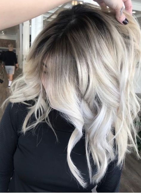 Icy Blonde Hair Highlights, Blonde Hair With Roots, Icy Blonde Hair, Blonde Roots, Dark Roots Blonde Hair, Icy Blonde, Hair Done, Super Hair, Balayage Hair Blonde