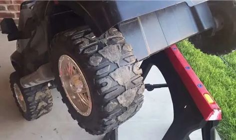 Power Wheels Traction Bands Ultimate Guide - The Backyartisan Power Wheels Makeover, Power Wheels Mods, Power Wheel Cars, Kids Power Wheels, Fishing Cart, Trailer Diy, Clean Tires, Tire Tracks, Army Truck