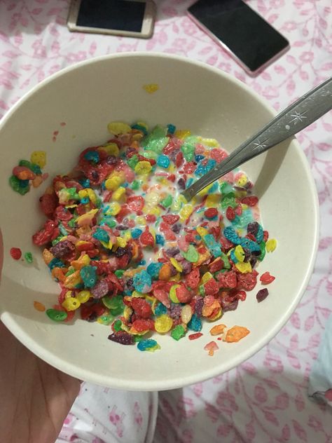 Fruity Pebbles White Bowl, Food Therapy, Fruity Pebbles, White Bowls, Sprinkles, Cereal, Dinner Recipes, Candy, Bowl