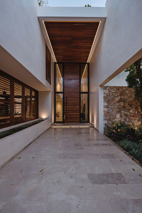 Zapote House / EURK Buildesign | ArchDaily Door Design Entrance, Outdoor Tent Wedding, Main Doors, Houses In Mexico, Modern Entrance Door, Elegant Doors, Inside Garden, Big Doors, Long House