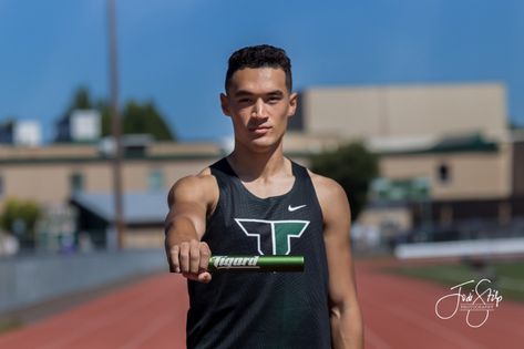 Track Photoshoot Photo Ideas Guys, Senior Picture Ideas For Guys Track Cross Country, Track Senior Pictures Baton, Track And Field Senior Pictures, Track Senior Pictures Boys, Senior Picture Ideas For Guys Wrestling, Guy Senior Portraits, Poses 2023, Relay Batons