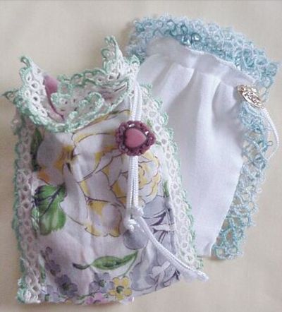 Vintage Handkerchiefs Crafts, Handkerchief Crafts, Ladies Handkerchiefs, Lazy Daisy Stitch, Embroidered Handkerchief, Sachet Bags, Vintage Handkerchief, Ways To Recycle, Embroidery Transfers