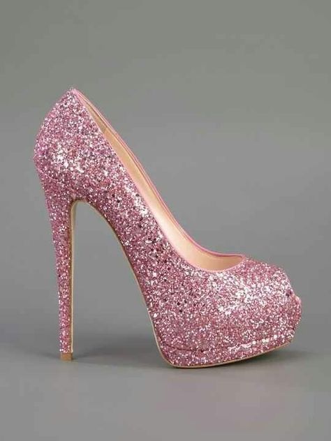 Pink.... How cute are these!!!!!! Sac Michael Kors, Hak Tinggi, Prom Heels, Glitter Heels, Prom Shoes, Fabulous Shoes, Pink Heels, Silver Shoes, Carrie Bradshaw