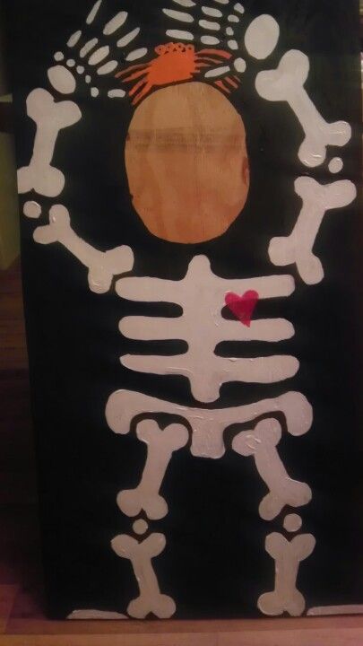 Photo board for Halloween carnival. Ply wood with face cut out, easy skeleton drawing. Paint. Lots of funny pictures will be taken with this prop. Halloween Face Cutouts, Halloween Picture Face Cutouts, Halloween Face In Hole Board, Halloween Photo Cutouts, Halloween Face Cutout Board, Halloween Photo Cutout Board, Face Cutout Photo Prop, Easy Skeleton Drawing, Prop Idea