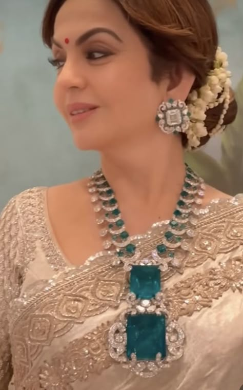 Ambani Jewellery, Neeta Ambani, Diamond Long Necklace, Ambani Family, Egyptian Inspired Jewelry, Radhika Merchant, Gold Jewelry Prom, Beautiful Diamond Necklace, Nita Ambani