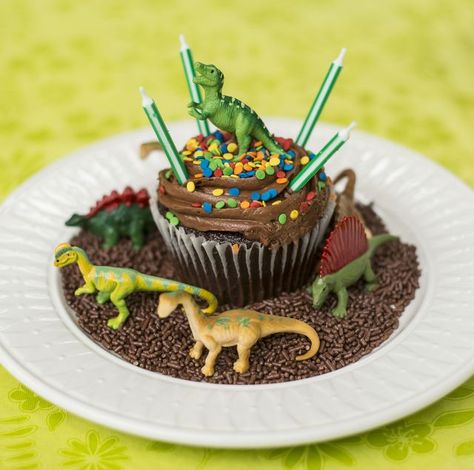 dinosaur cupcake Food Birthday Party, Dinosaur Birthday Theme, Dinosaur Birthday Party Invitations, Dinosaur Cupcakes, Sugar Cookie Recipe Easy, Birthday Party At Home, Dinosaur Cake Toppers, Dinosaur Party Favors, Birthday Theme Ideas