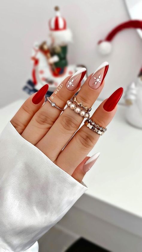 Christmas Nails 2023, Organizator Grafic, Red Christmas Nails, Christmas Nails Easy, Cute Christmas Nails, Christmas Gel Nails, Her Nails, Christmas Nails Acrylic, Festival Nails