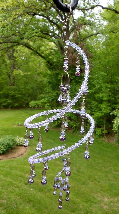 Hanging Baubles, Diy Decoration Ideas, Carillons Diy, Hantverk Diy, Diy Wind Chimes, Bijoux Fil Aluminium, Crystal Suncatchers, Diy Decoration, Crackle Glass