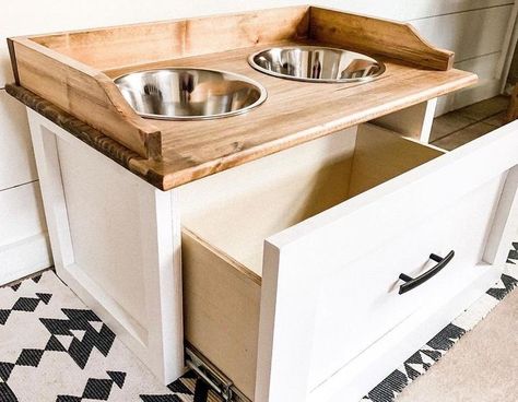 Dog Food Storage Diy, Dog Food Stands, Dog Food Station, Katt Grejer, Dog Feeding Station, Doggie Daycare, Diy Handyman, Dog Spaces, Dog Bowl Stand