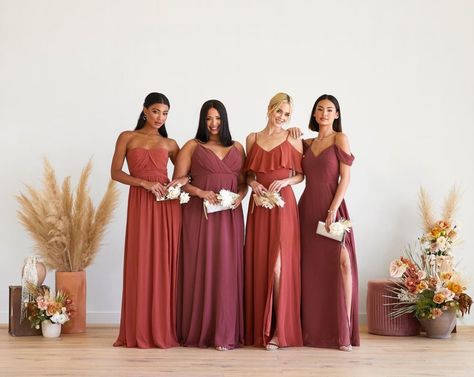 BIRDY GREY 🐥 (@birdygrey) • Instagram photos and videos Rosewood Wedding, Chocolate Wine, Metallic Wedding, Fall Bridesmaid Dresses, Bridesmaid Gowns, Birdy Grey, Wedding Themes Fall, Wedding Color Inspiration, Wedding Photography Styles