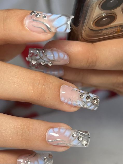 clear nails silver nail art blooming baby blue Baby Blue With Chrome Nails, White With Blue Chrome Nails, Airbrush Blue Nails, Blue Blooming Nails, Blooming Nail Art, Light Blue Airbrush Nails, Blooming Nails, Clear Nail Designs, Classic Nail Designs