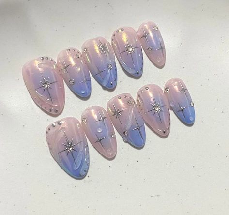 Please message me if you are unsure about the size or length. We DO NOT accept cancellations due to sizing or length issues. If you're uncertain about your measurements, choose a larger size as you can always file them down afterward. What is included: ✨ 24 Sticker Tabs ✨ Alcohol Pad ✨ Cuticle Pusher ✨ Nail File Processing Time & Shipping: All nails are made to order. Processing time is approximately 10-15 days. Shipping takes an additional 5-10 days. If you have any questions, please contact me Ombre Chrome, Star Nail, Nails Gel Nails, Chrome Nails Designs, Custom Press On Nails, Elegant Nail Designs, Moon Nails, Cute Simple Nails, Korean Nails